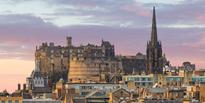 HALF Old town Edinburgh and Edinburgh castle in Scotland shutterstock_401143123 (1) | Garrington Property Finders Scotland