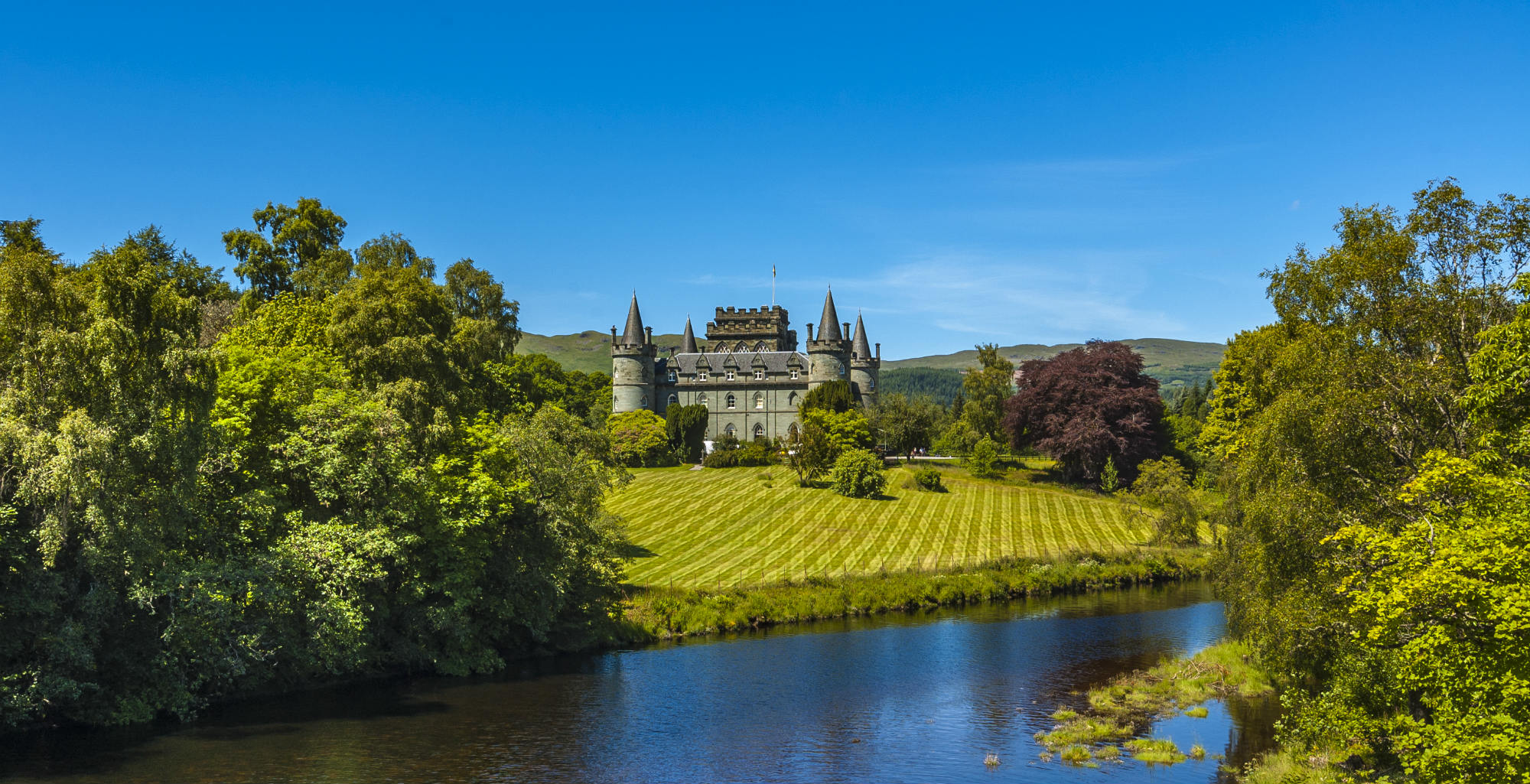 HEADER Inveraray Castle Scotland shutterstock_411482404
